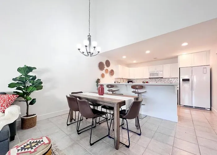 Serene Town Home In Chandler With Pool Holiday home