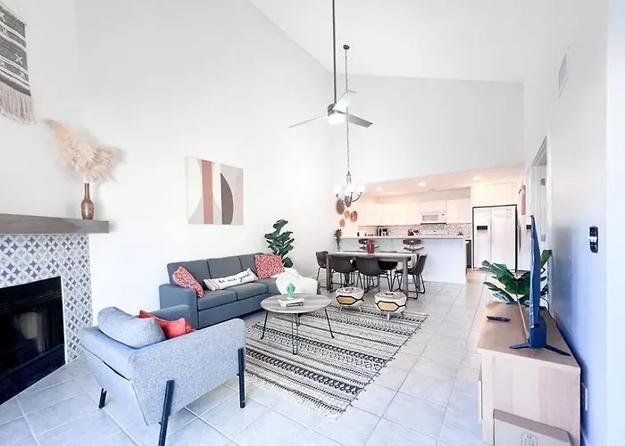 Holiday home Serene Town Home In Chandler With Pool *