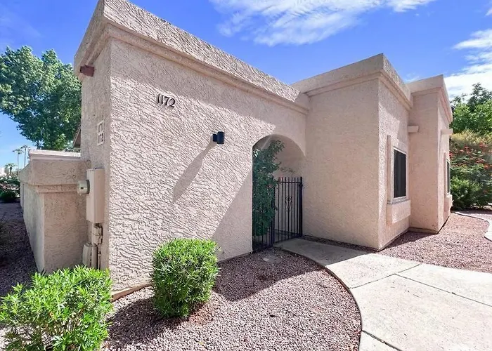 Holiday home Serene Town Home In Chandler With Pool *