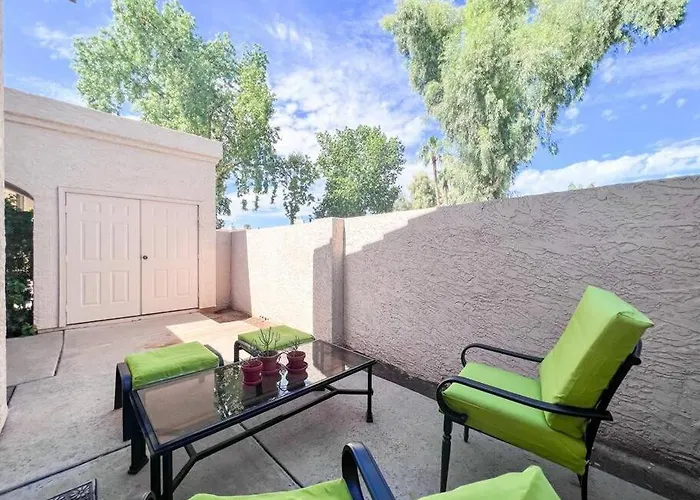 Holiday home Serene Town Home In Chandler With Pool *