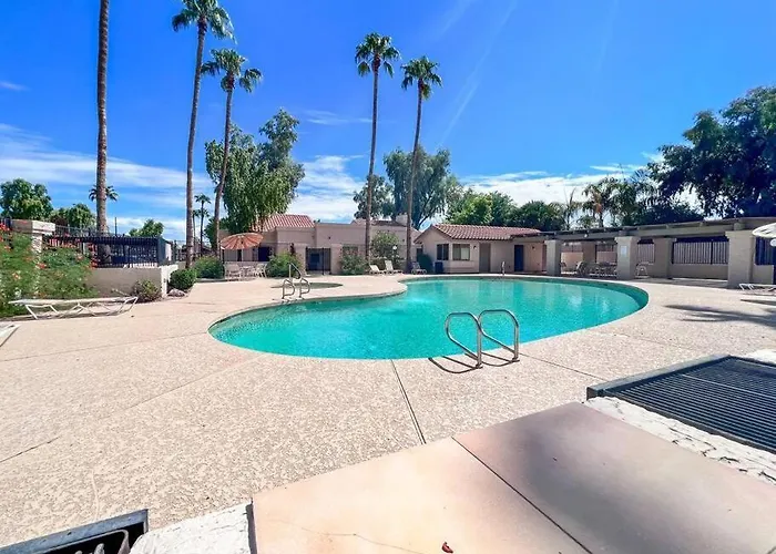 Serene Town Home In Chandler With Pool Holiday home