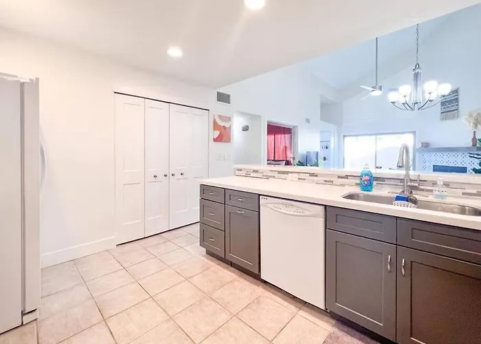 Holiday home Serene Town Home In Chandler With Pool