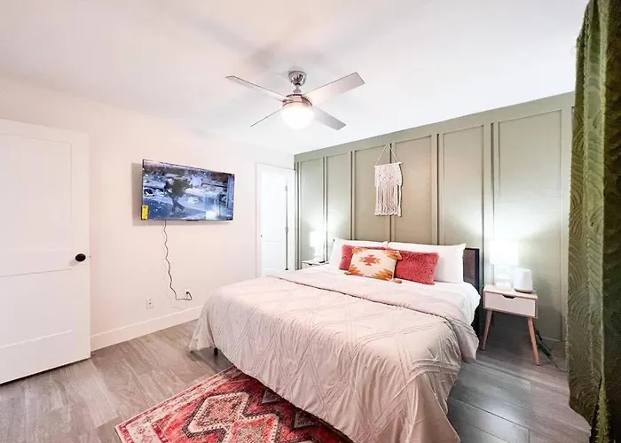 Holiday home Serene Town Home In Chandler With Pool