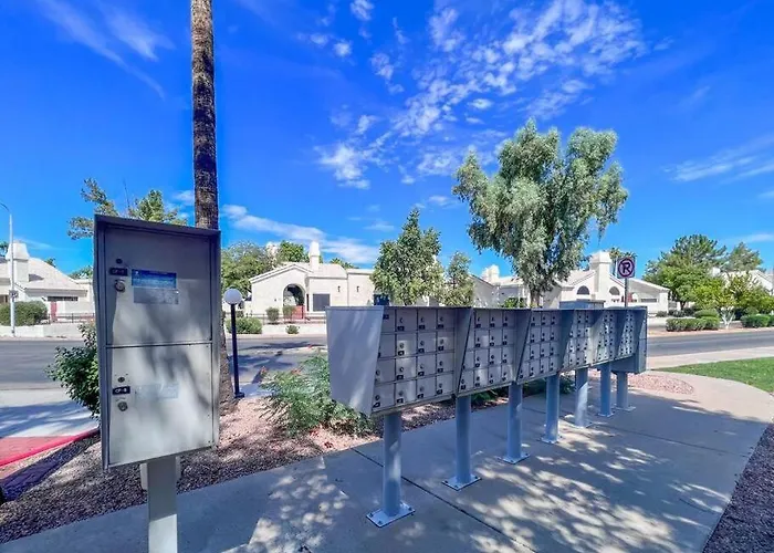 Serene Town Home In Chandler With Pool Holiday home *