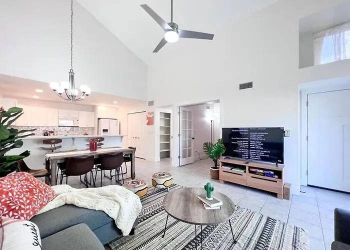Holiday home Serene Town Home In Chandler With Pool